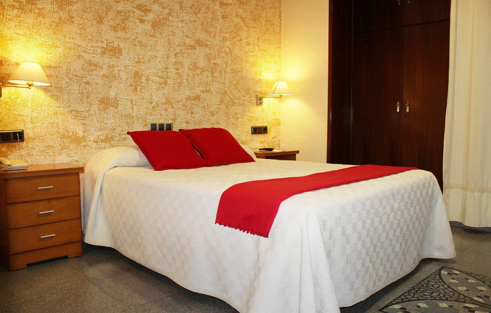 hotel barato en Úbeda, alojamiento económico en Úbeda, hotel económico en Úbeda, hotel con buena relación calidad-precio en Úbeda, hoteles en Úbeda baratos, dónde dormir barato en Úbeda, hotel 2 estrellas en Úbeda, alojamiento asequible en Úbeda, mejor hotel barato en Úbeda, hotel en Úbeda cerca del centro histórico, alojamiento con WiFi gratuito en Úbeda, hotel en Úbeda con desayuno incluido, dónde hospedarse en Úbeda barato, hoteles con encanto en Úbeda baratos, hotel con parking en Úbeda, hotel en Úbeda para parejas barato, hotel familiar en Úbeda a buen precio, hotel en Úbeda cerca de Baeza, dónde dormir en Úbeda barato, escapada económica a Úbeda y Baeza, turismo barato en Úbeda, hoteles cerca de la Sacra Capilla del Salvador, alojamiento económico en Úbeda para turismo rural, hoteles económicos en Jaén y Úbeda, reserva hotel barato en Úbeda, hotel en Úbeda al mejor precio, ofertas de hotel en Úbeda, hotel con descuento en Úbeda, reservar alojamiento en Úbeda económico, hotel la paz, hotel la paz ubeda, la paz ubeda, pension la paz ubeda, hotel para grupos en Úbeda, alojamiento para grupos en Úbeda, hotel en Úbeda para excursiones, hotel para colegios en Úbeda, hotel para asociaciones en Úbeda, hotel en Úbeda para equipos deportivos, hotel con capacidad para grupos en Úbeda, hotel económico para grupos en Úbeda, reservar hotel para grupos en Úbeda, descuentos para grupos en hoteles de Úbeda, descuentos para agencias en hoteles de Úbeda, hotel agencias de viaje en Úbeda y Baeza