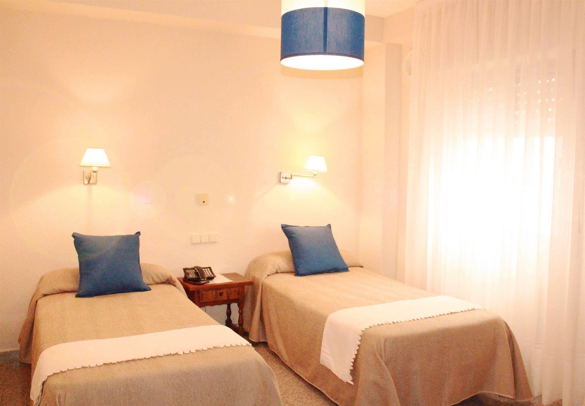 hotel barato en Úbeda, alojamiento económico en Úbeda, hotel económico en Úbeda, hotel con buena relación calidad-precio en Úbeda, hoteles en Úbeda baratos, dónde dormir barato en Úbeda, hotel 2 estrellas en Úbeda, alojamiento asequible en Úbeda, mejor hotel barato en Úbeda, hotel en Úbeda cerca del centro histórico, alojamiento con WiFi gratuito en Úbeda, hotel en Úbeda con desayuno incluido, dónde hospedarse en Úbeda barato, hoteles con encanto en Úbeda baratos, hotel con parking en Úbeda, hotel en Úbeda para parejas barato, hotel familiar en Úbeda a buen precio, hotel en Úbeda cerca de Baeza, dónde dormir en Úbeda barato, escapada económica a Úbeda y Baeza, turismo barato en Úbeda, hoteles cerca de la Sacra Capilla del Salvador, alojamiento económico en Úbeda para turismo rural, hoteles económicos en Jaén y Úbeda, reserva hotel barato en Úbeda, hotel en Úbeda al mejor precio, ofertas de hotel en Úbeda, hotel con descuento en Úbeda, reservar alojamiento en Úbeda económico, hotel la paz, hotel la paz ubeda, la paz ubeda, pension la paz ubeda, hotel para grupos en Úbeda, alojamiento para grupos en Úbeda, hotel en Úbeda para excursiones, hotel para colegios en Úbeda, hotel para asociaciones en Úbeda, hotel en Úbeda para equipos deportivos, hotel con capacidad para grupos en Úbeda, hotel económico para grupos en Úbeda, reservar hotel para grupos en Úbeda, descuentos para grupos en hoteles de Úbeda, descuentos para agencias en hoteles de Úbeda, hotel agencias de viaje en Úbeda y Baeza