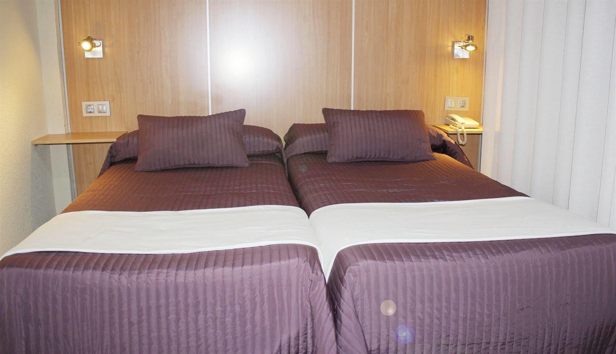 hotel barato en Úbeda, alojamiento económico en Úbeda, hotel económico en Úbeda, hotel con buena relación calidad-precio en Úbeda, hoteles en Úbeda baratos, dónde dormir barato en Úbeda, hotel 2 estrellas en Úbeda, alojamiento asequible en Úbeda, mejor hotel barato en Úbeda, hotel en Úbeda cerca del centro histórico, alojamiento con WiFi gratuito en Úbeda, hotel en Úbeda con desayuno incluido, dónde hospedarse en Úbeda barato, hoteles con encanto en Úbeda baratos, hotel con parking en Úbeda, hotel en Úbeda para parejas barato, hotel familiar en Úbeda a buen precio, hotel en Úbeda cerca de Baeza, dónde dormir en Úbeda barato, escapada económica a Úbeda y Baeza, turismo barato en Úbeda, hoteles cerca de la Sacra Capilla del Salvador, alojamiento económico en Úbeda para turismo rural, hoteles económicos en Jaén y Úbeda, reserva hotel barato en Úbeda, hotel en Úbeda al mejor precio, ofertas de hotel en Úbeda, hotel con descuento en Úbeda, reservar alojamiento en Úbeda económico, hotel la paz, hotel la paz ubeda, la paz ubeda, pension la paz ubeda, hotel para grupos en Úbeda, alojamiento para grupos en Úbeda, hotel en Úbeda para excursiones, hotel para colegios en Úbeda, hotel para asociaciones en Úbeda, hotel en Úbeda para equipos deportivos, hotel con capacidad para grupos en Úbeda, hotel económico para grupos en Úbeda, reservar hotel para grupos en Úbeda, descuentos para grupos en hoteles de Úbeda, descuentos para agencias en hoteles de Úbeda, hotel agencias de viaje en Úbeda y Baeza